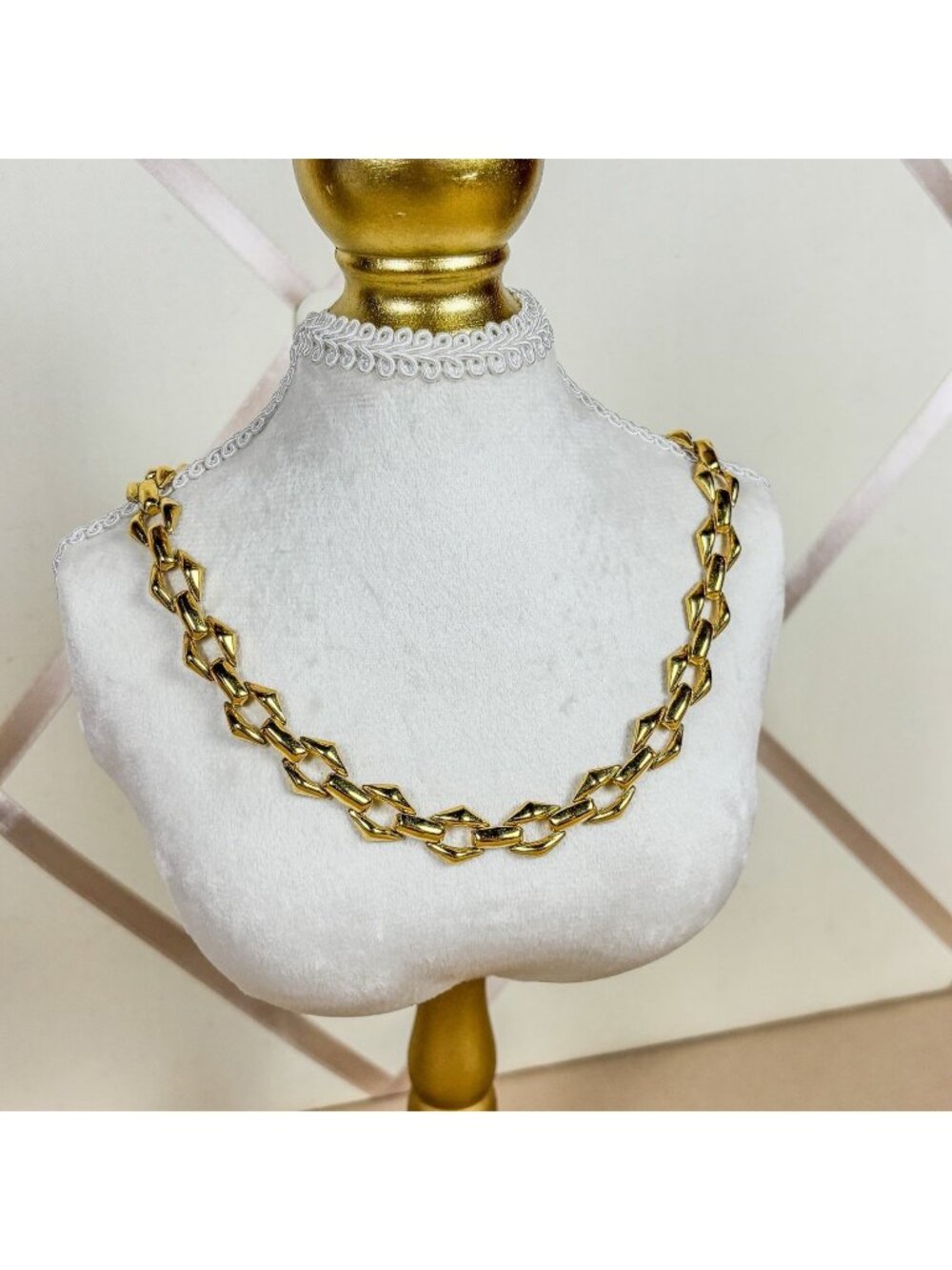 Vintage Gold Tone Jewelry Chain Link Necklace 17” Fold Over Clasp C88